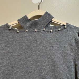 Simply Couture Gray Pearl-Accented Turtleneck Sweater